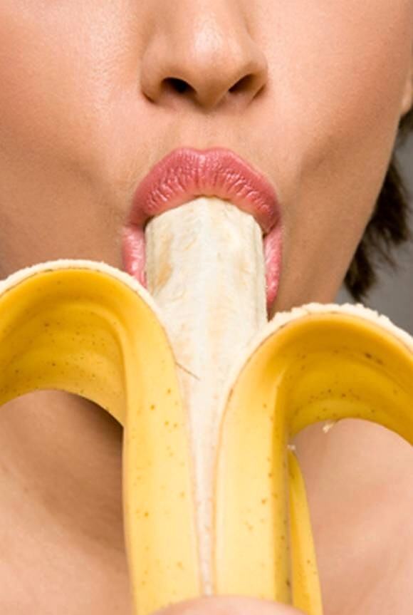 Obrázek X- Girls Like To Eat Bananas4