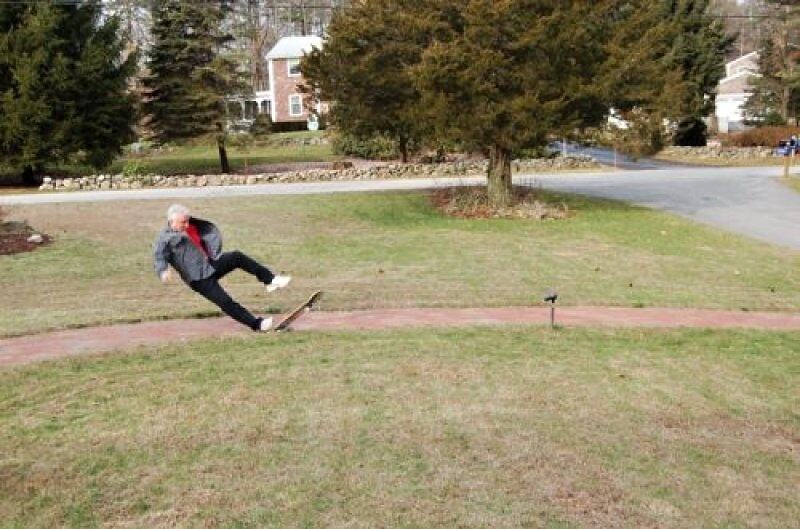 Obrázek X- Old Man Skateboard Fail