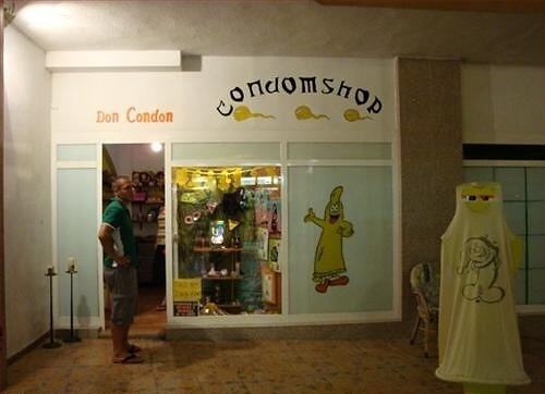 Obrázek X- Specialty Stores Are Weird
