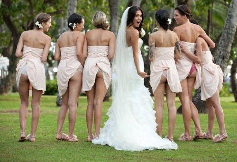 Obrázek X- X Bridesmaids Show Off Butts