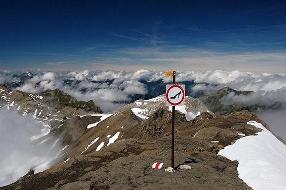 Obrázek X- X Meanwhile In Switzerland