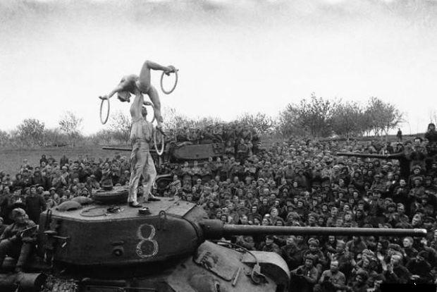 Obrázek Z historie Cirkus na tanku