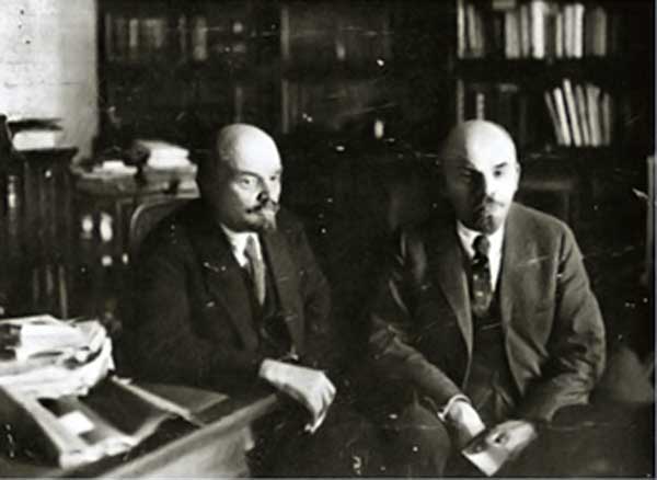 Obrázek Z historie Lenin to jsou dva