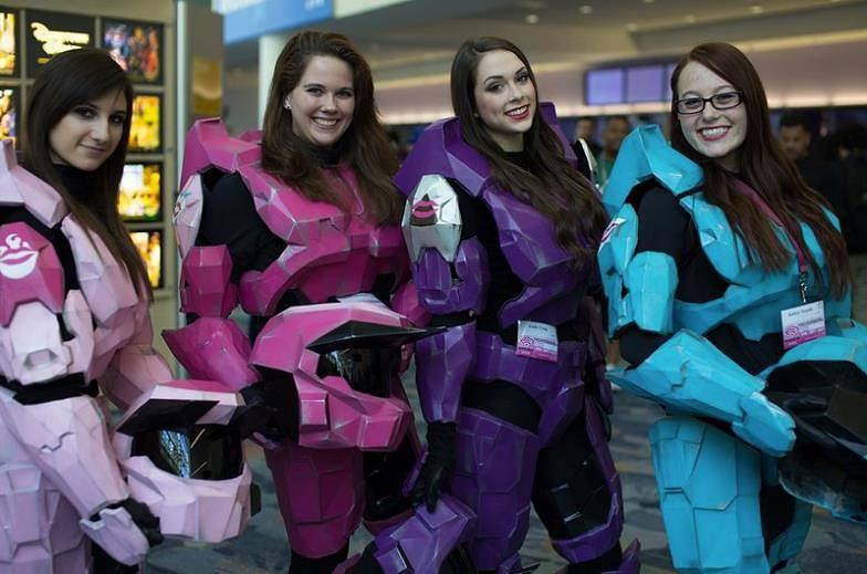 Obrázek an allgirl halo cosplay group that totally kicks ass 