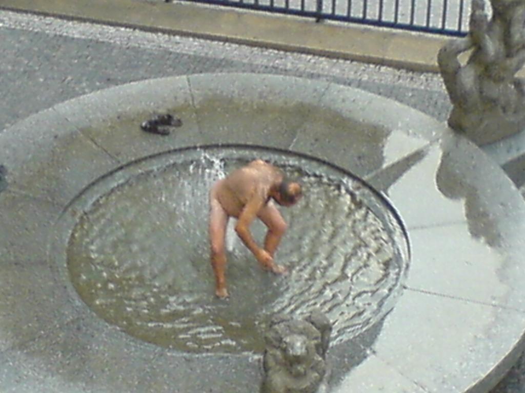 Obrázek aquapark pro bezdomovce-Karolinum4
