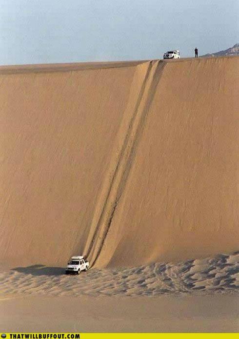 Obrázek auta a pisecna duna