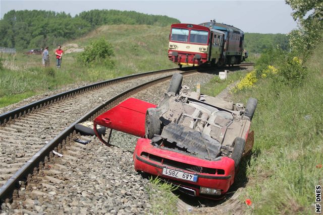 Obrázek autem vlak nezastavis