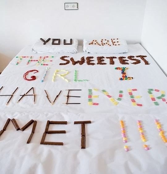 Obrázek bed-romantic-sweet-chocolates