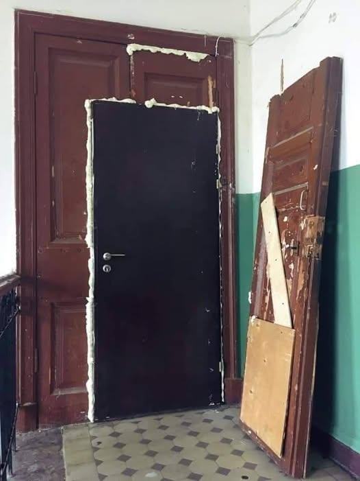 Obrázek bezpecnosti dvere instalovany