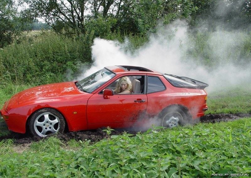 Obrázek blondinka zavarila porsche