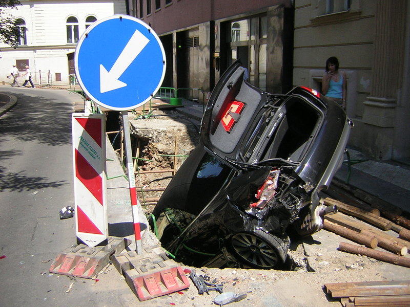 Obrázek blondyna a velke porsche 2