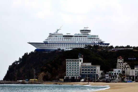 Obrázek boat-shaped-hotel