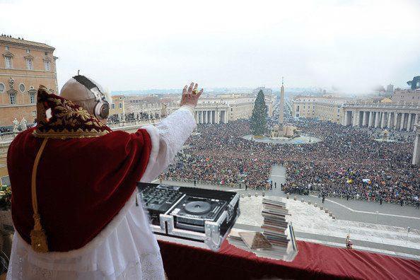 Obrázek c19-DJ-Pope