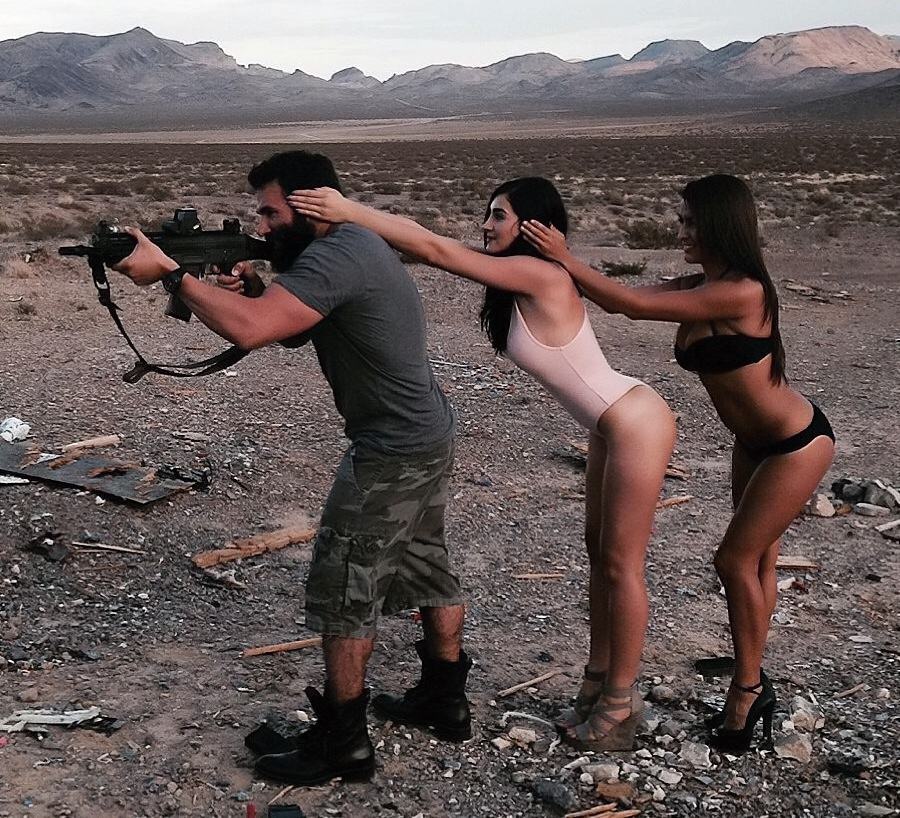 Obrázek dan bilzerian guns