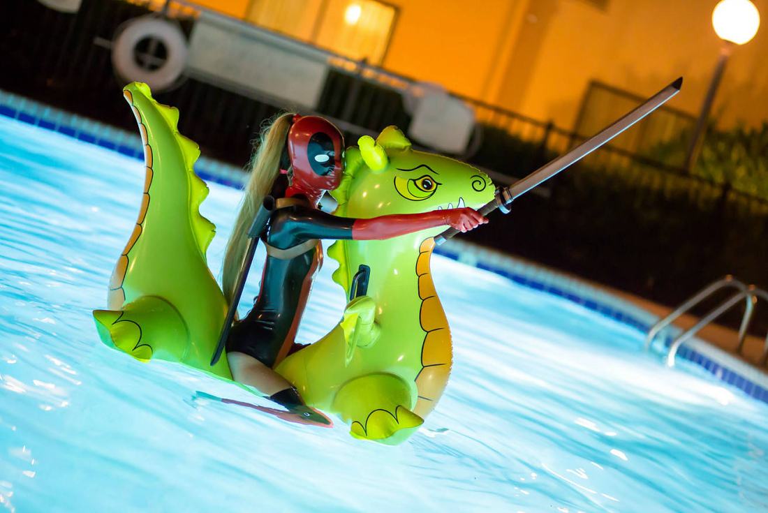 Obrázek deadpool in a pool