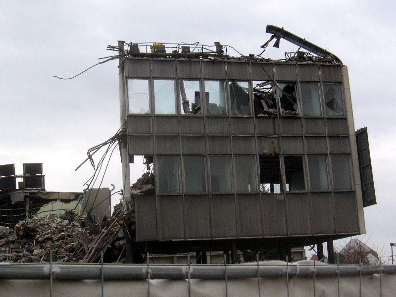 Obrázek demolice asi posledni foto budovy