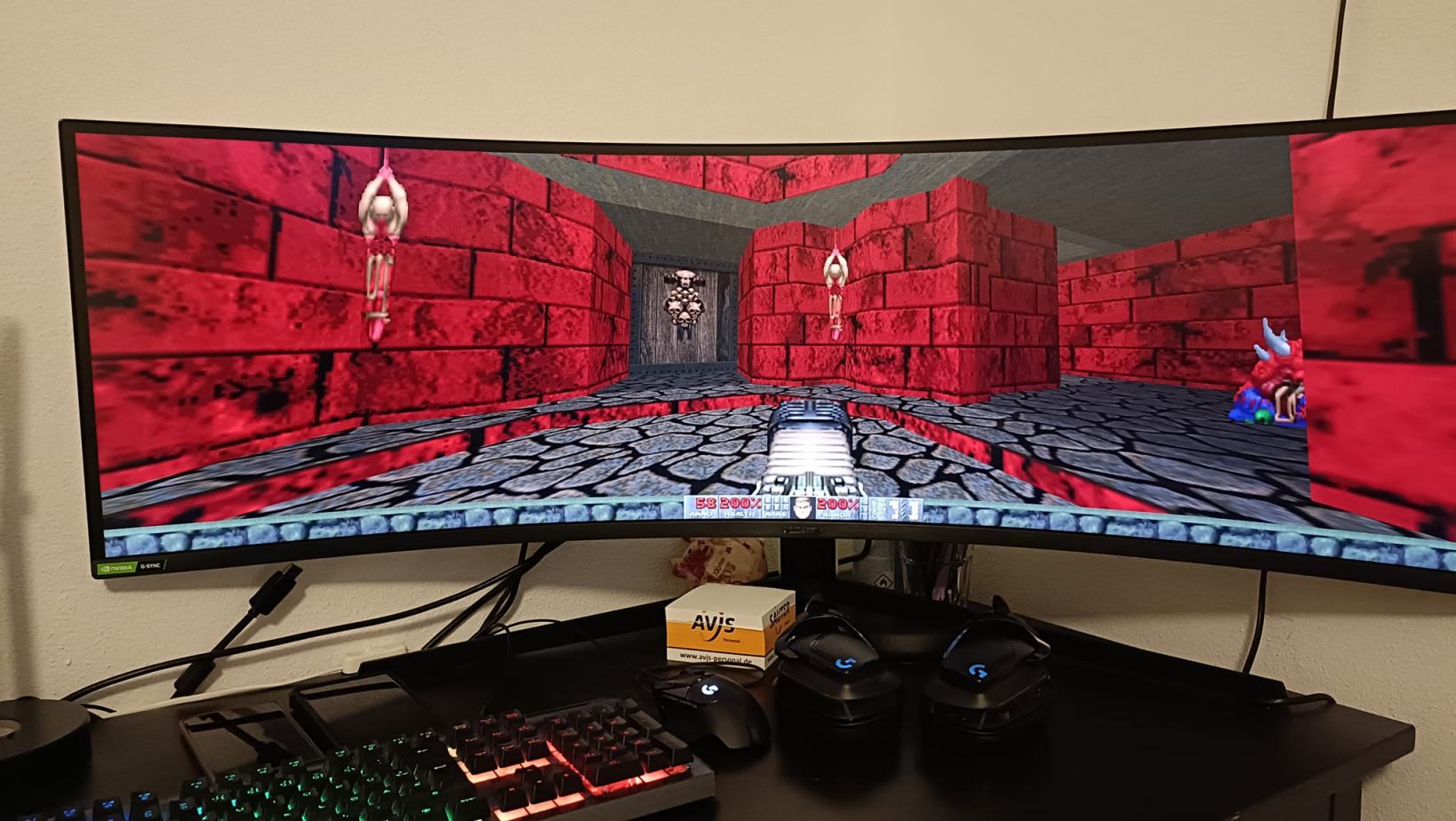 Obrázek doom na 49 ultrawide