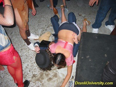 Obrázek drunk university 00233