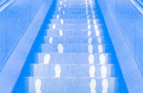 Obrázek escalator courtesy