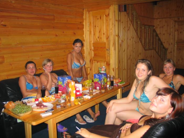 Русские жены в сауне видео. Корпоратив в бане. Частная вечеринка в сауне.