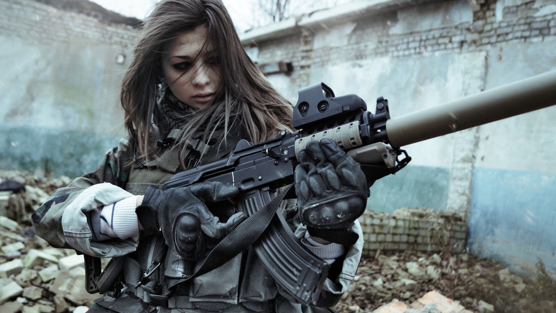 Obrázek girl and gun 3