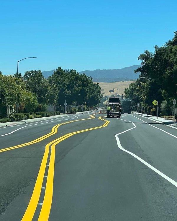 Obrázek hollister california traffic calming