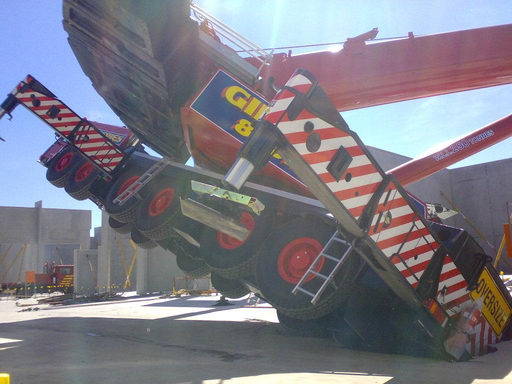 Obrázek huge crane accident 2