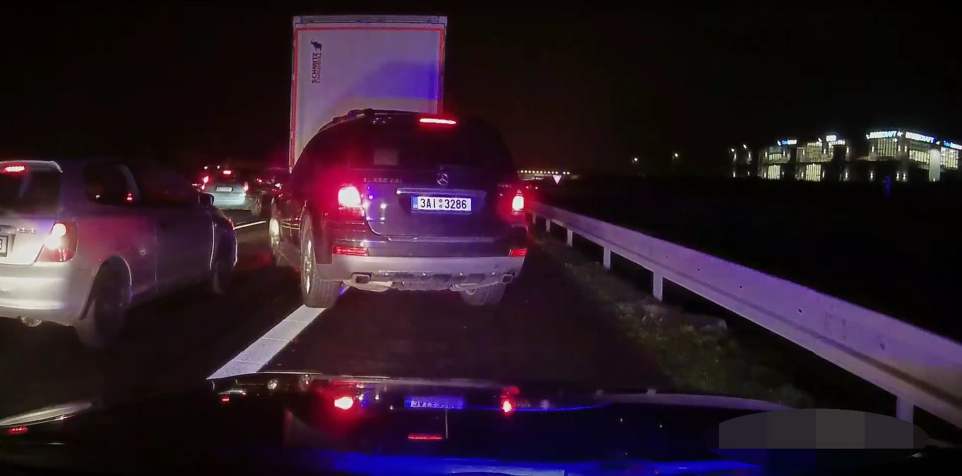 Obrázek idiot blokuje sanitku