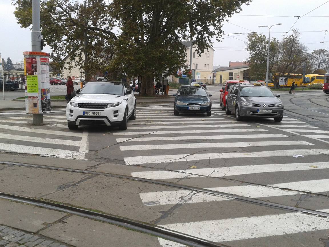 Obrázek jak parkuji idioti v Brne