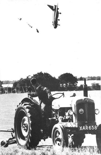 Obrázek jet crash into a field