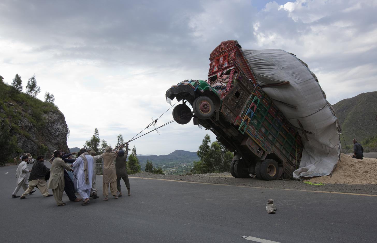 Obrázek kroceni nakladaku v pakistanu