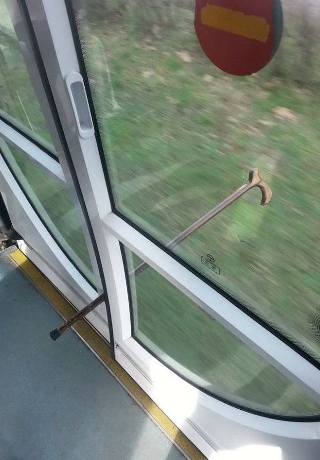 Obrázek meanwhile in train 
