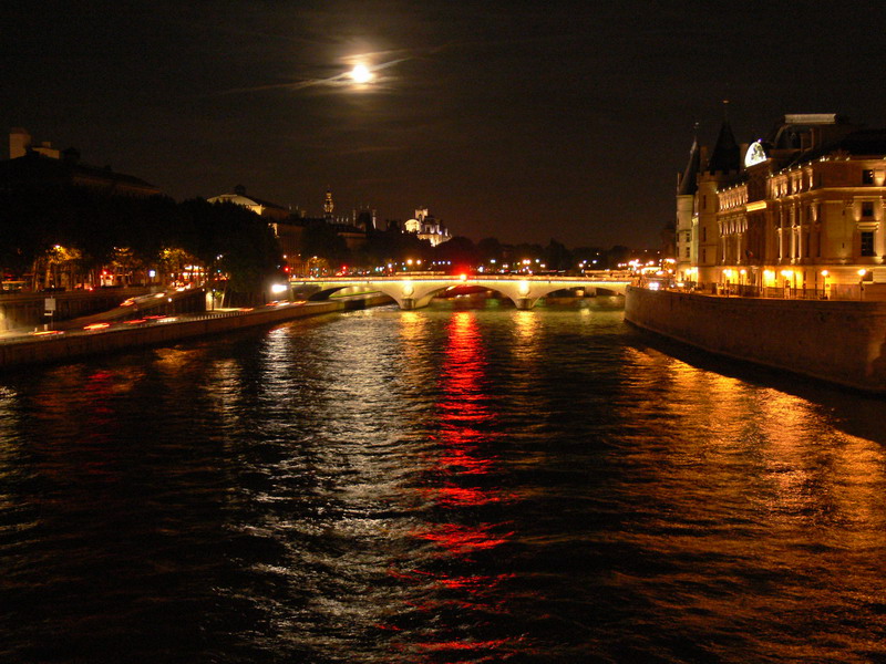 Obrázek mesic-nad-Parizi