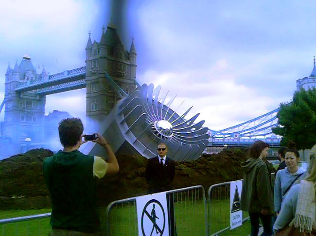 Obrázek mimozemstane utoci u Tower Bridge