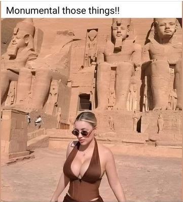 Obrázek monumental those tits