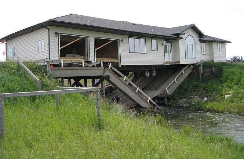Obrázek moving the house across the river