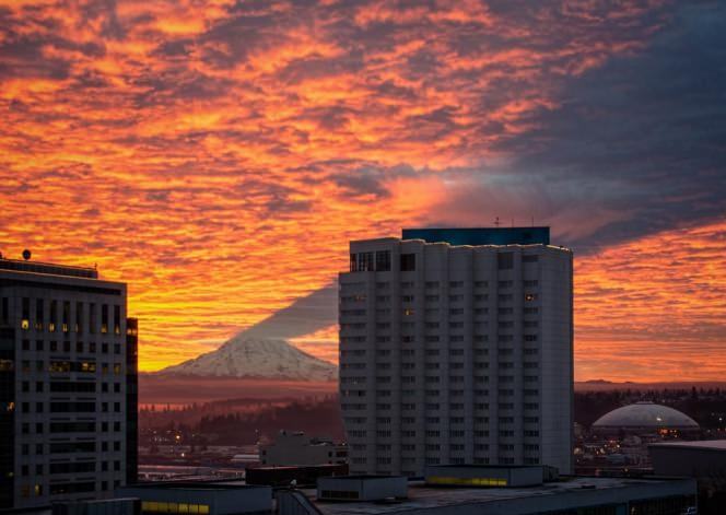 Obrázek mt rainier casting a shodw