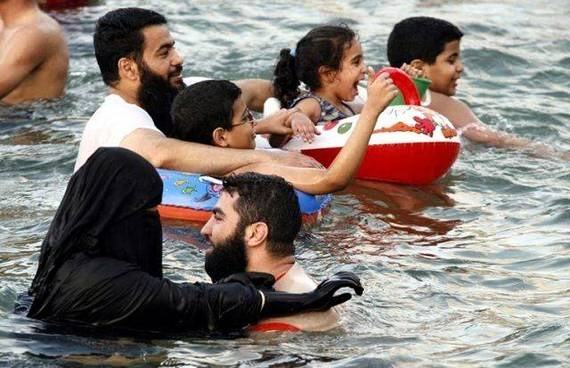Obrázek muslims swiming