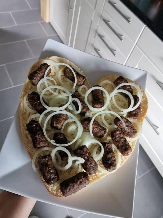 Obrázek nekdo se mi vysral na chleba