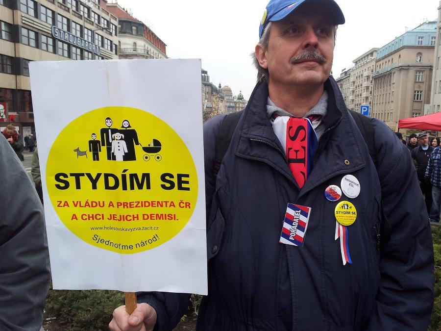 Obrázek obliba Milose Zemana strme klesa