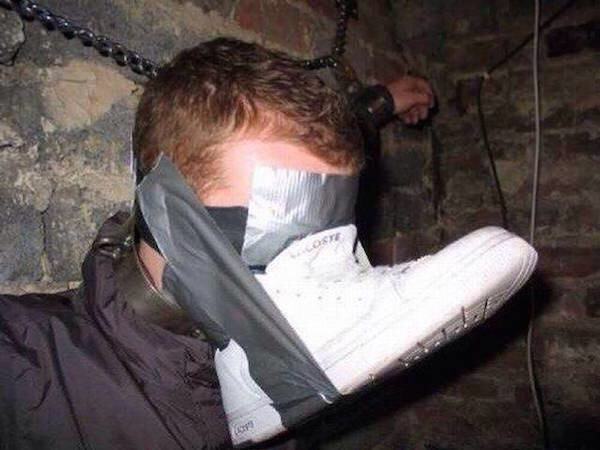 Obrázek om nom nom torture