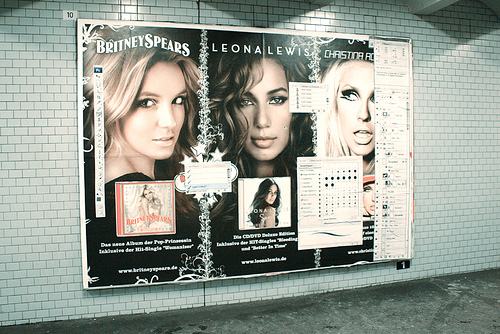 Obrázek photoshop tools in subway billboard