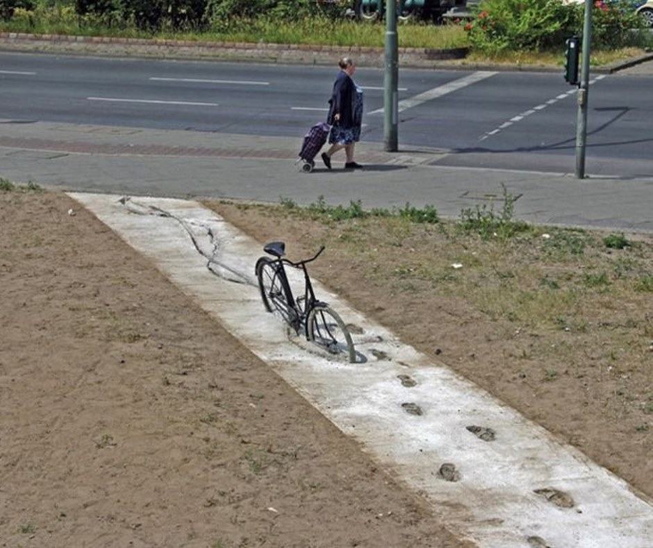 Obrázek pomnik spechajicim cyklistum