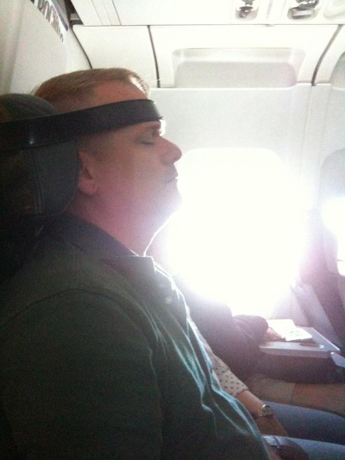 Obrázek pomucka pro spani v letadle