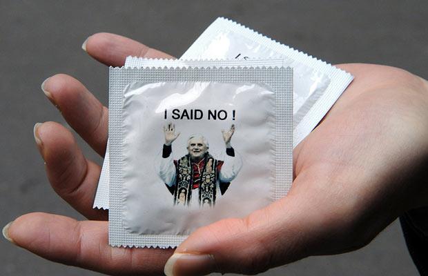 Obrázek pope-condoms