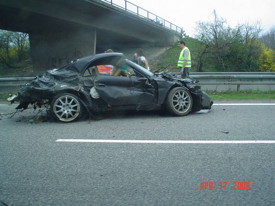 Obrázek porsche bez motoru na silnici