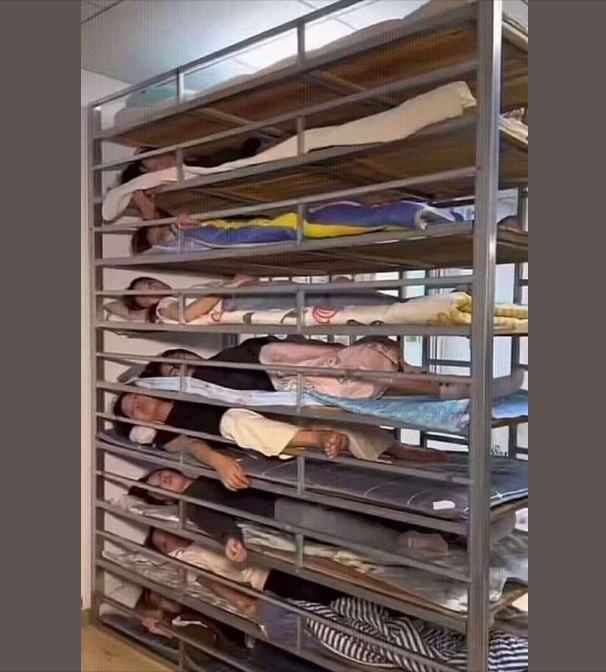 Obrázek postel pro 9 deti