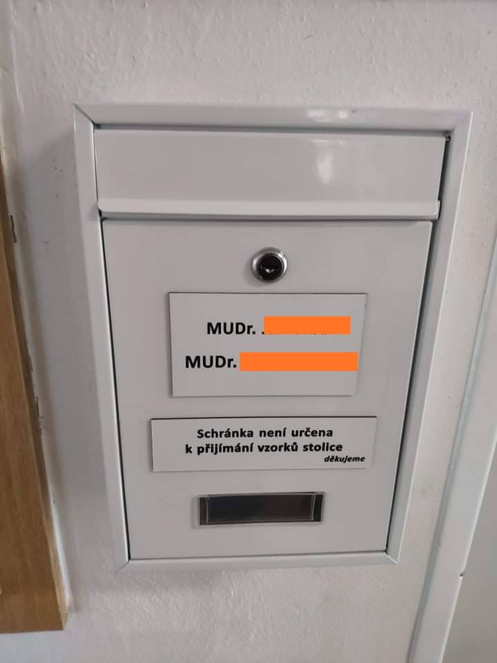 Obrázek proc tam tu ceduli asi museli dat