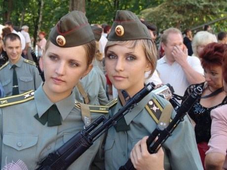 Obrázek russian-female-soldiers-460x345