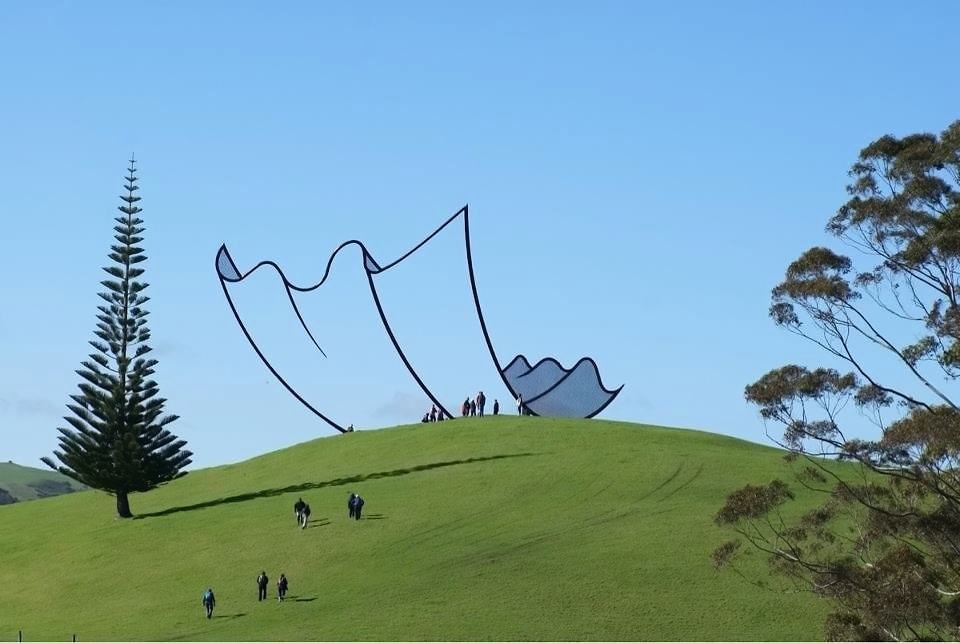 Obrázek sculpture that looks like a cartoon